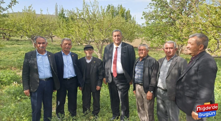 Gürer, Çamardı ilçesinde zirai dondan zarar gören üreticilerle görüştü.
