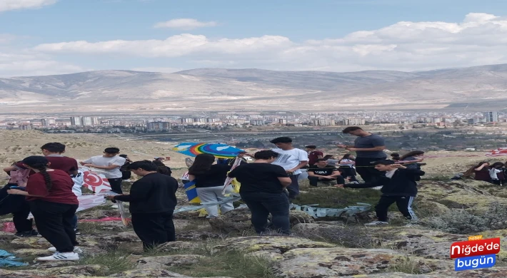Niğde’de öğrencilerden gençlik yüyüşüyü