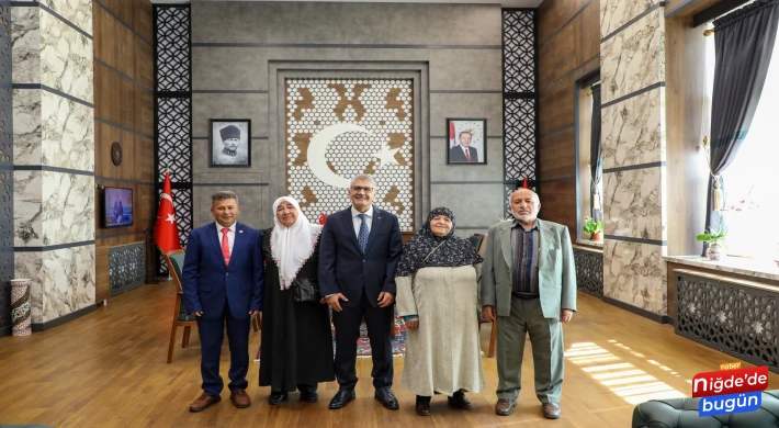 Vali Cahit Çelik’ten Hayırseverlere Teşekkür Plaketi