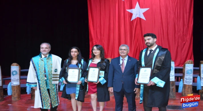 NÖHÜ’de Mezuniyet Coşkusu