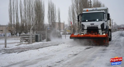 Niğde Belediyesi'nden kar yağışı ve tipiye karşı hızlı ve etkin müdahale