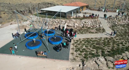 Niğdeliler Güneşli Havada Park ve Mesire Alanlarına Akın Etti