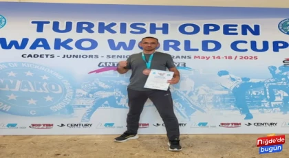 Niğdeli Sporcu Mehmet Tayfur, Kick-Boks Dünya Kupası’nda Dünya Üçüncüsü Oldu!