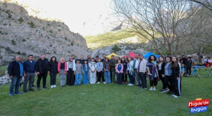 Vali Çelik öğrencilerle kamp yaptı