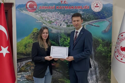 Artvin Arhavi’de kütüphane personeline başarı belgesi