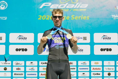 Konyalı genç bisikletçiden çifte şampiyonluk