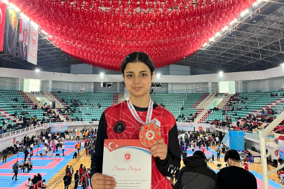 Niğdeli Sporcu Ayşe Hümeyra Ateş Türkiye Üçüncüsü Oldu