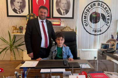 GÜMÜŞLER BELEDİYE BAŞKANI BAYRAM UZAN KOLTUĞU ÇOCUKLARA DEVRETTİ