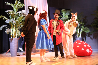 Niğde 3. Tiyatro Festivali Alkışlarla Sona Erdi