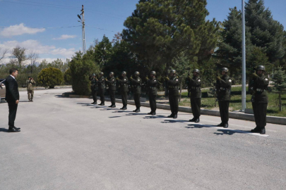 Niğde Valisi Akmeşe’den Bor Garnizon Komutanlığı’na Ziyaret