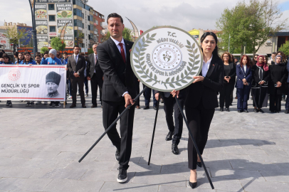 Gençlik Haftası Çelenk Sunma Töreniyle Başladı