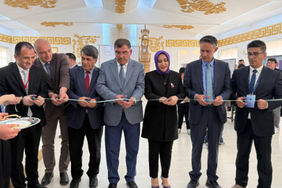Öğrencilerden Bilim Şöleni: TÜBİTAK 4006 Fuarı Açıldı