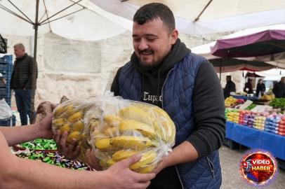 Pazarda Renkli Anlar Sosyal Medyada İlgi Gördü