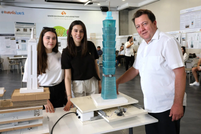 Öğrencilerden Deprem Simülasyon Projesi: 22 Ünlü Yapı Maketlerle Test Edildi